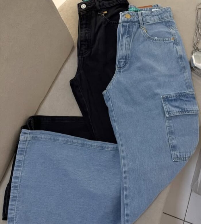 Calças cargo femininas jeans, nas cores preta e azul